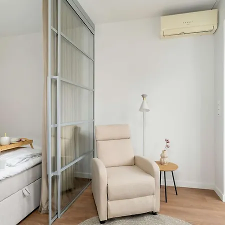 Lejlighed Klimatyzowane W Poznaniu Z Biurkiem Do Pracy Zdalnej By Renters Poznań