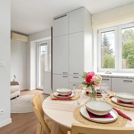 Lejlighed Klimatyzowane W Poznaniu Z Biurkiem Do Pracy Zdalnej By Renters Poznań